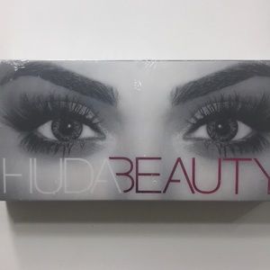 Huda beauty lashes Samantha number 7